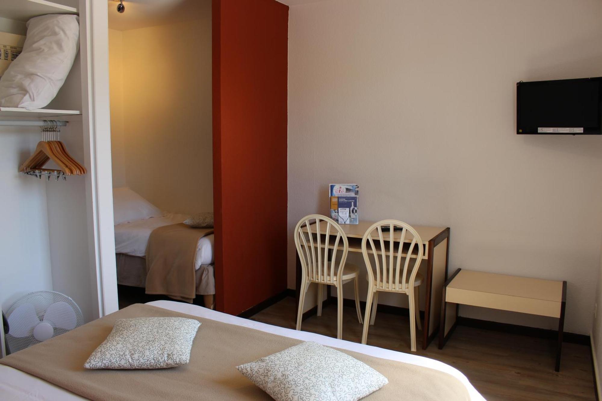 Hotel Les Gabarres Tour-de-Faure Szoba fotó