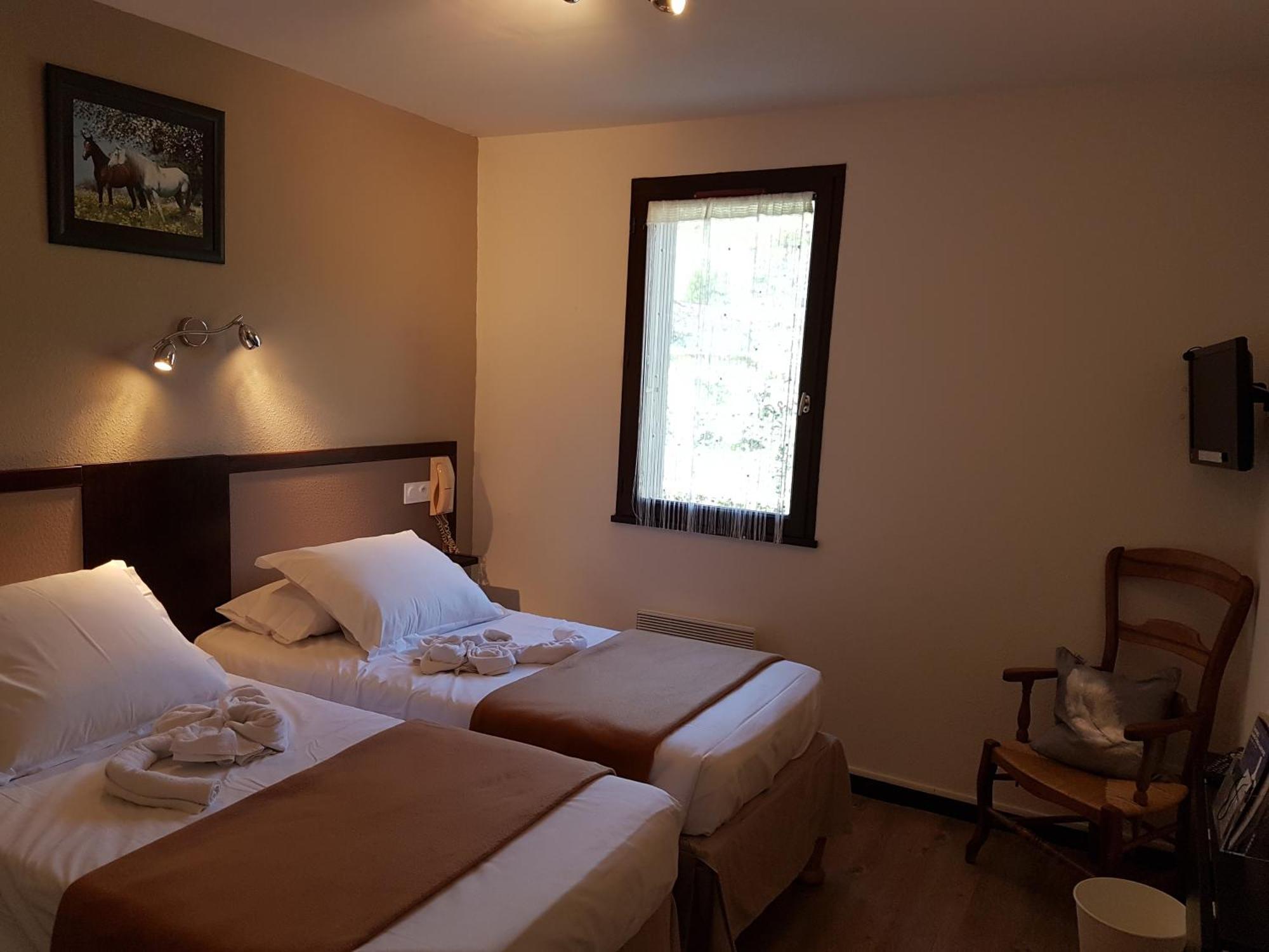 Hotel Les Gabarres Tour-de-Faure Szoba fotó