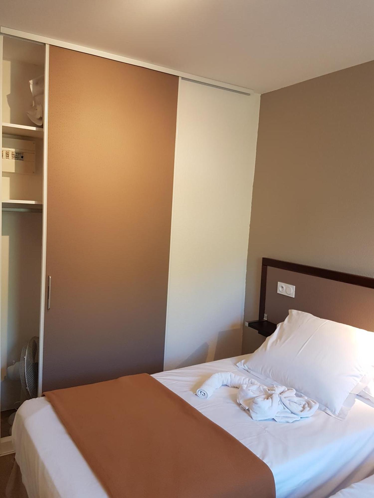 Hotel Les Gabarres Tour-de-Faure Szoba fotó