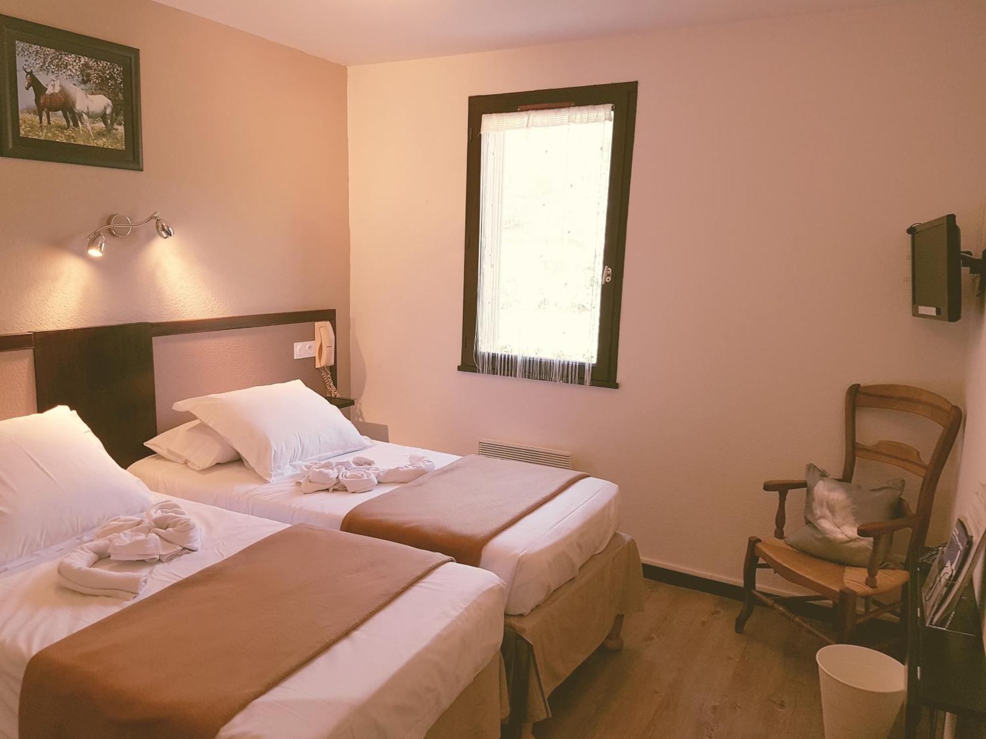 Hotel Les Gabarres Tour-de-Faure Szoba fotó