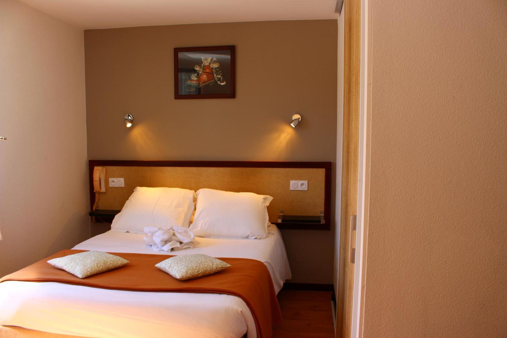 Hotel Les Gabarres Tour-de-Faure Szoba fotó