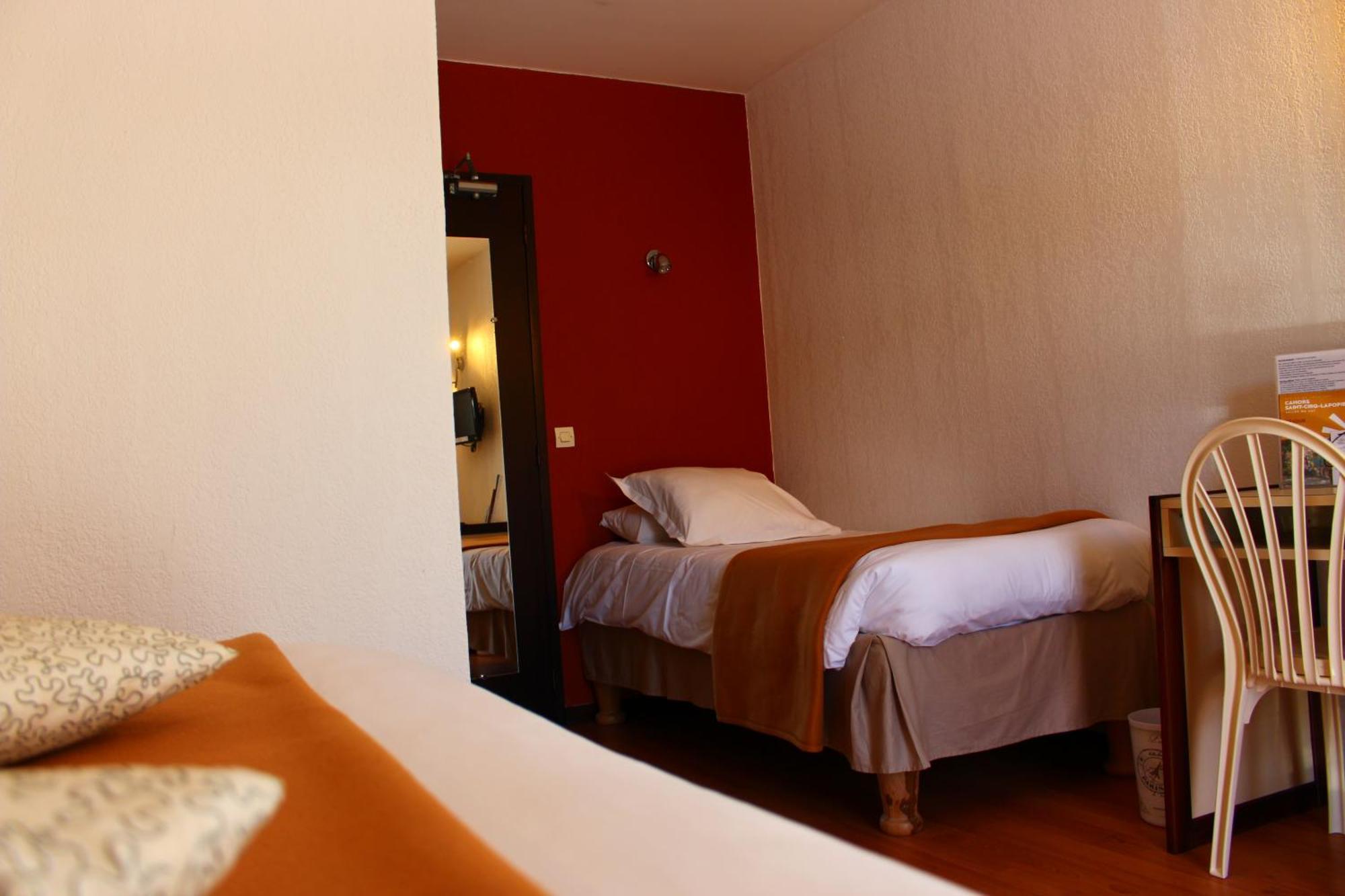 Hotel Les Gabarres Tour-de-Faure Szoba fotó