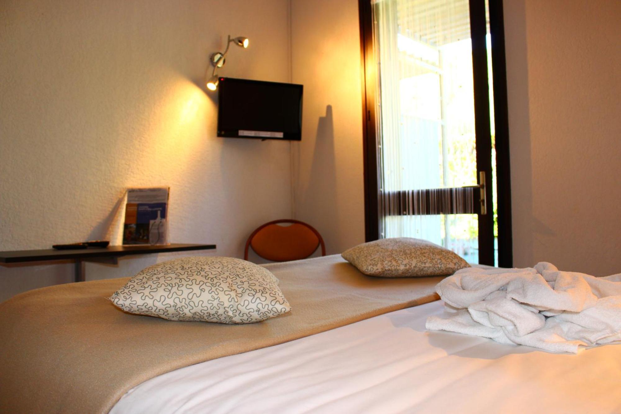 Hotel Les Gabarres Tour-de-Faure Szoba fotó
