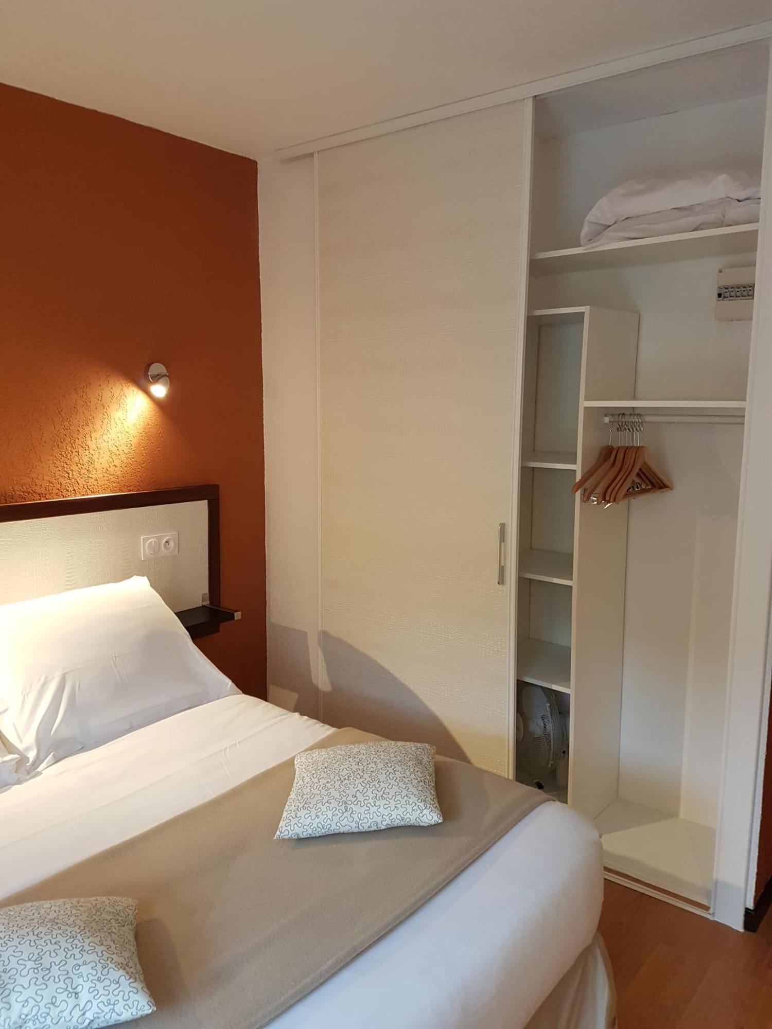 Hotel Les Gabarres Tour-de-Faure Szoba fotó