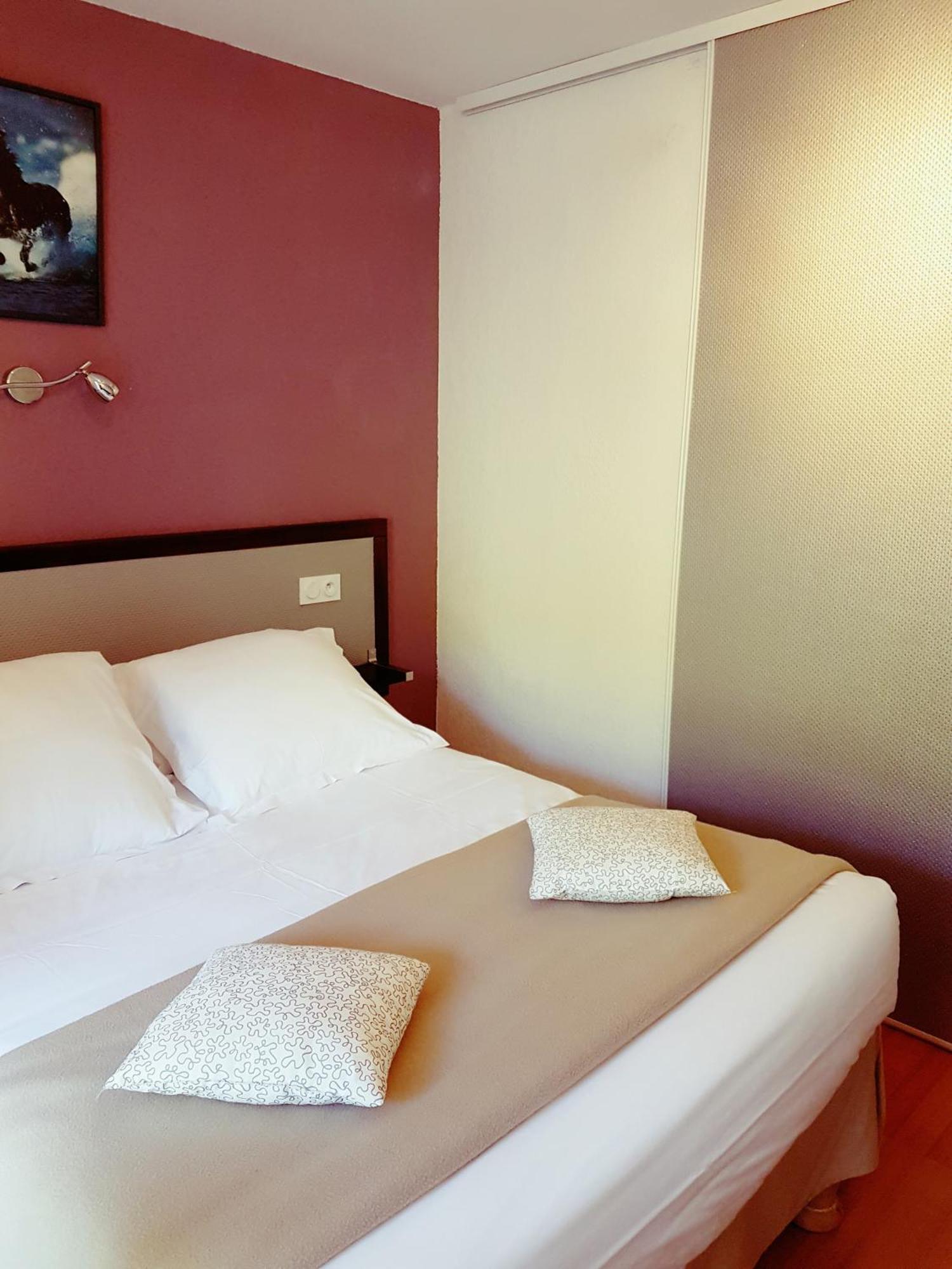 Hotel Les Gabarres Tour-de-Faure Szoba fotó